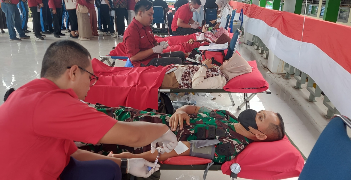Kegiatan Donor Darah Sukarela di SMAN 4 Kendari